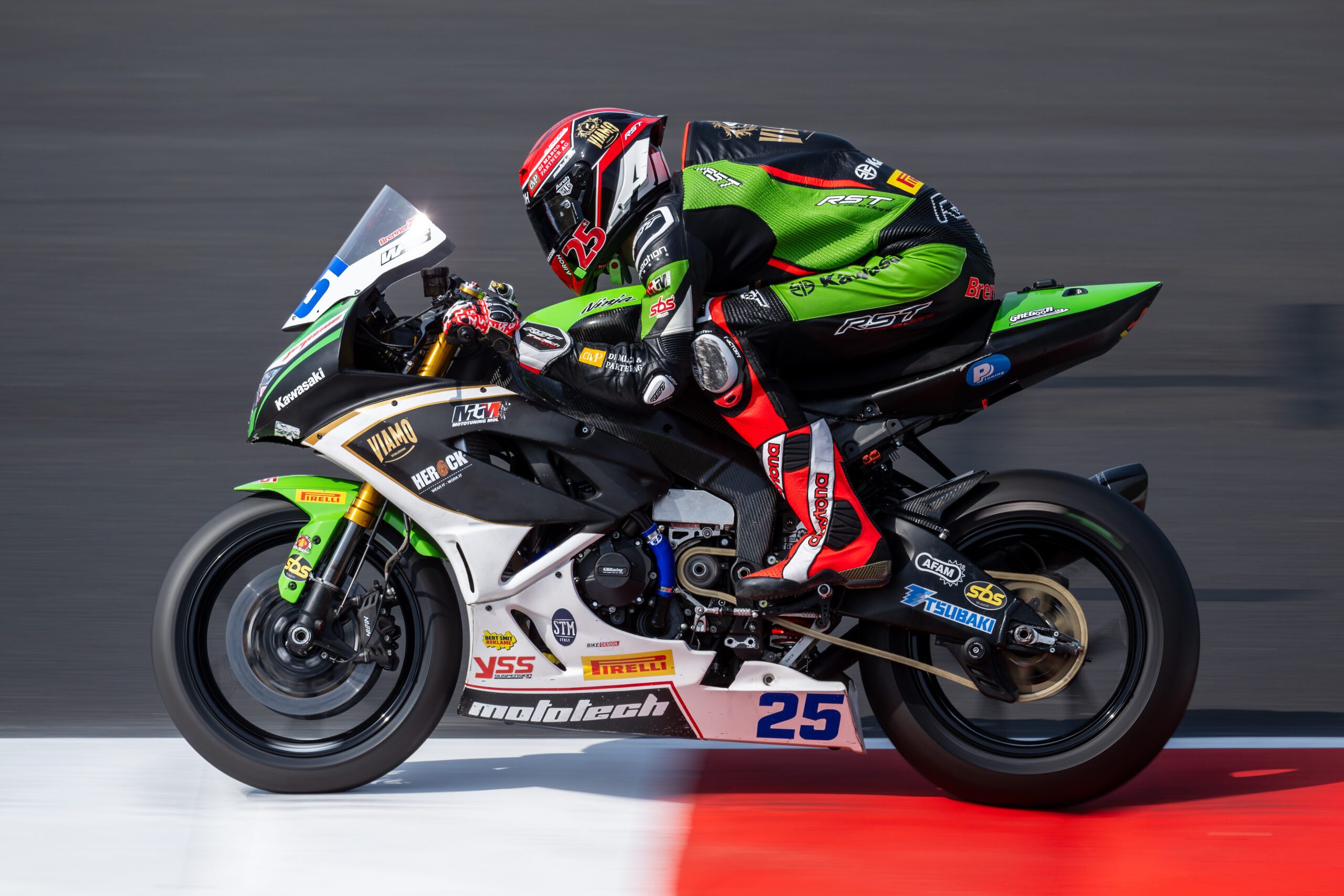 Marcel_brenner_supersport_wm_kawasaki_zx_6r_Motorrad_bern_schweiz_motorradrennfahrer Haller-Motos-Jegenstorf_Hintergrund_Ueber-Uns_Joel-Trostel